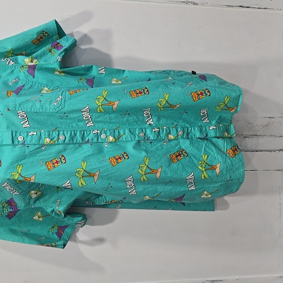 AMPLIFY HAWAII TIKI DRINK PRINT BUTTON FRONT shirt.   #6498 - Picture 5 of 7